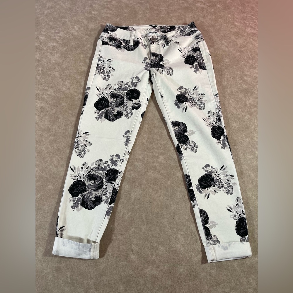 American Eagle Stretch Black and White Floral Pants Size 2